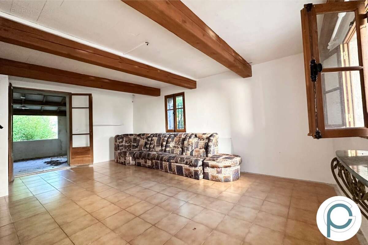 Maison à CUGES-LES-PINS