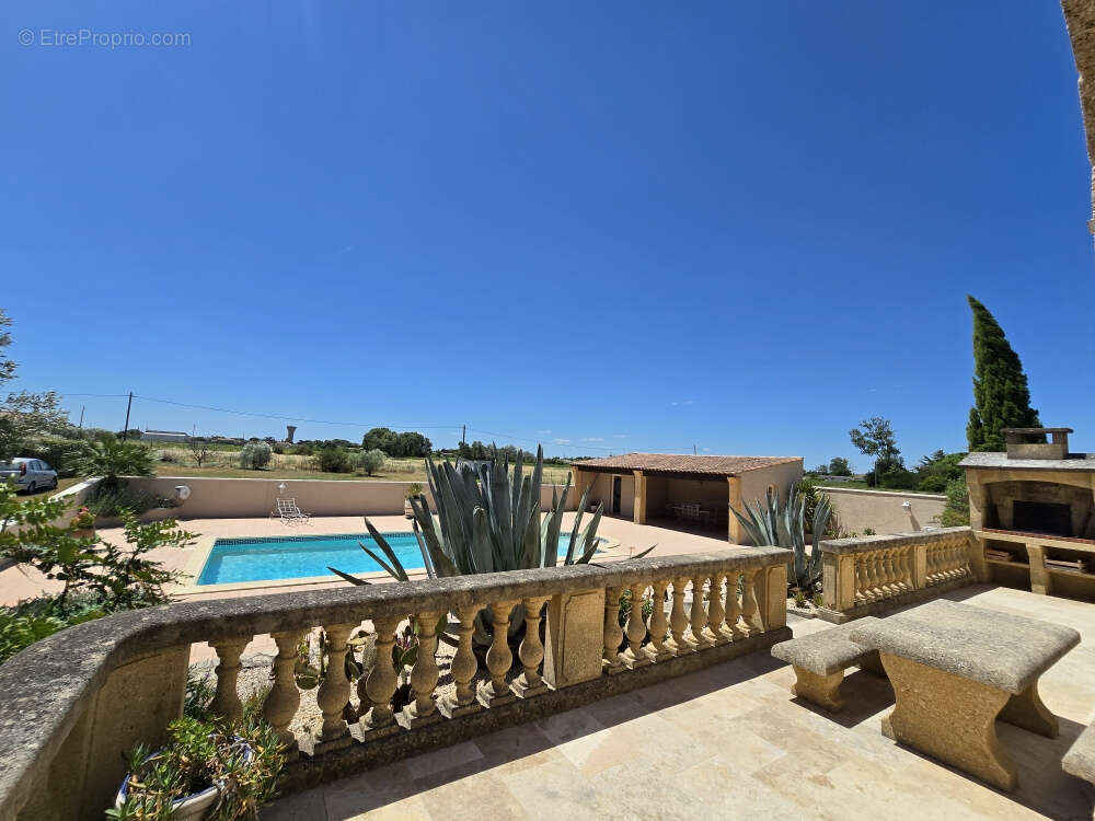 Spacieuse villa - 4860 m2 Terrain - Piscine. - photo 12