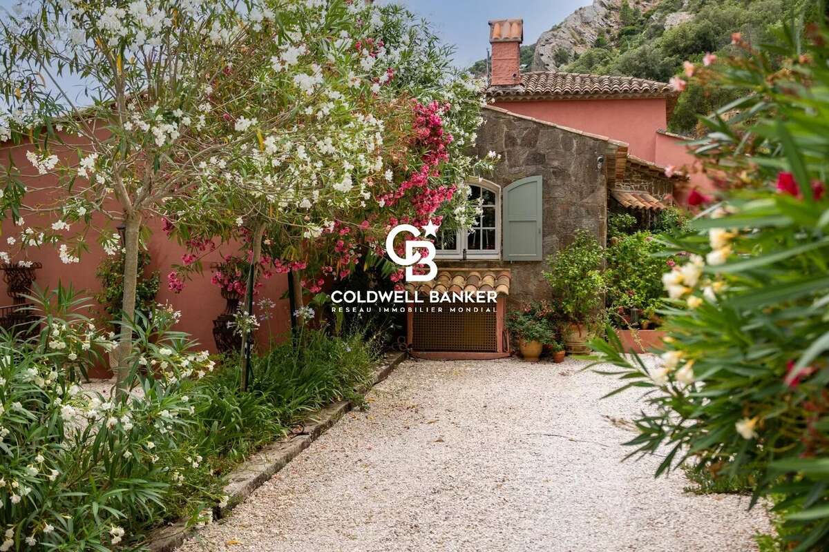 Confort, vue & authenticité et seulement 25 minutes de ST TROPEZ - photo 67
