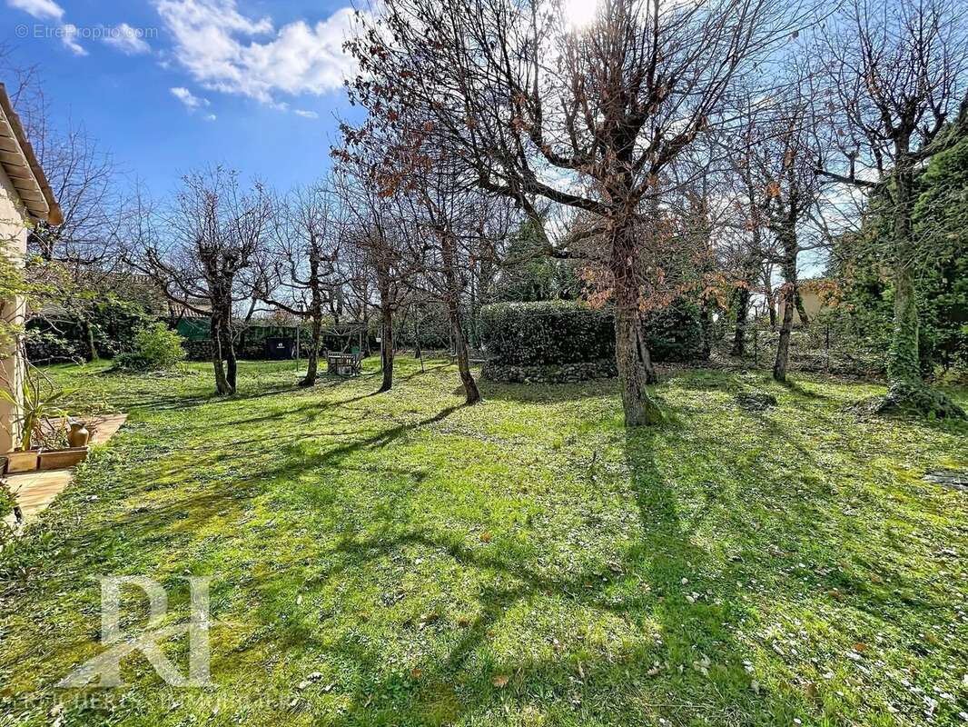 Maison à SAINT-CEZAIRE-SUR-SIAGNE