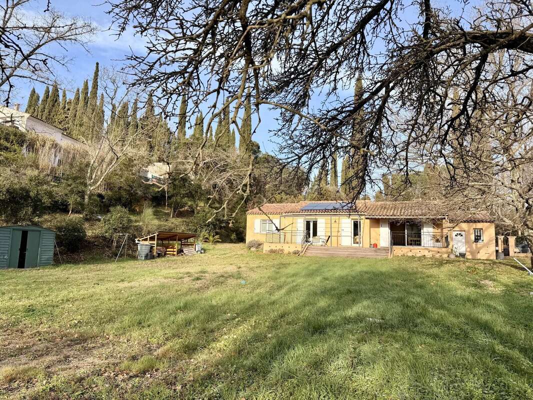 Maison à BAGNOLS-EN-FORET