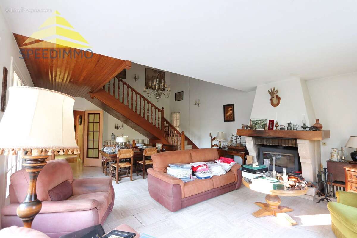 Maison à MANDRES-LES-ROSES