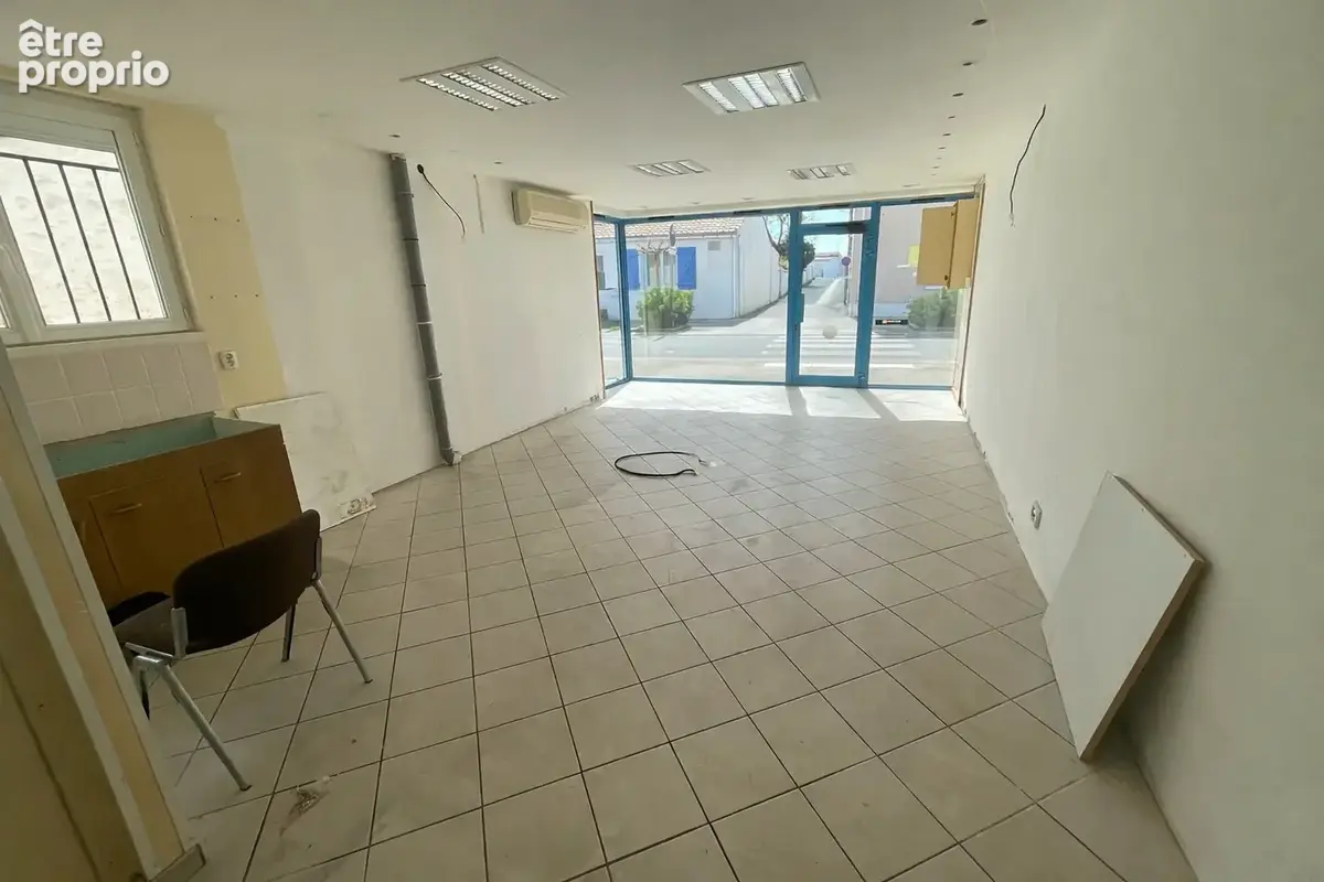 Local commercial avec appartement - photo 3