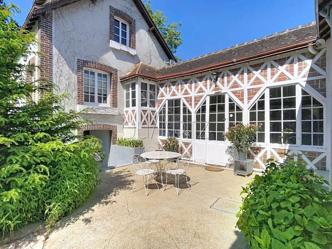 Maison à CHERISY