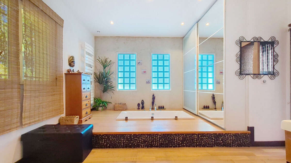 Villa contemporaine familiale de 220 m² en fond d'impasse, au calme et sans vis-à-vis - photo 11