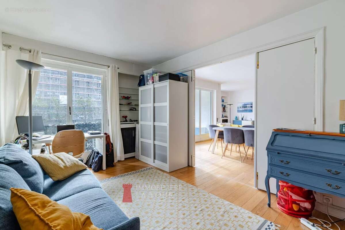 Appartement à PARIS-16E