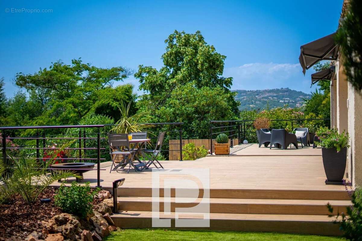 Maison à MANDELIEU-LA-NAPOULE