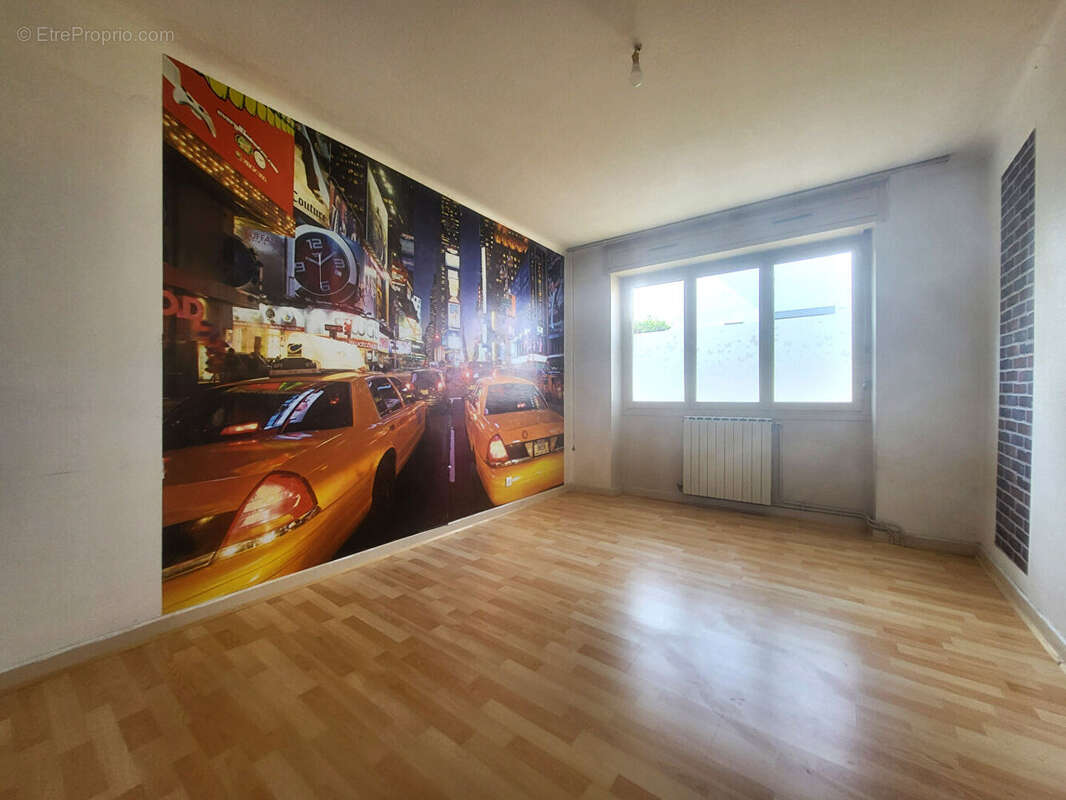 Maison individuelle de plain pied sur sous sol - 5 pièces - 3 chambres - garage - terrasse et jardin - photo 7