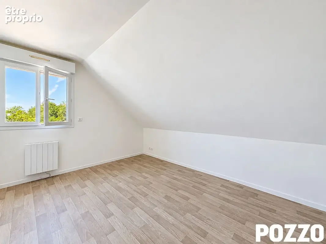 À VENDRE - Maison dans le bourg de Bréhal avec vie de plain-pied ! - photo 9