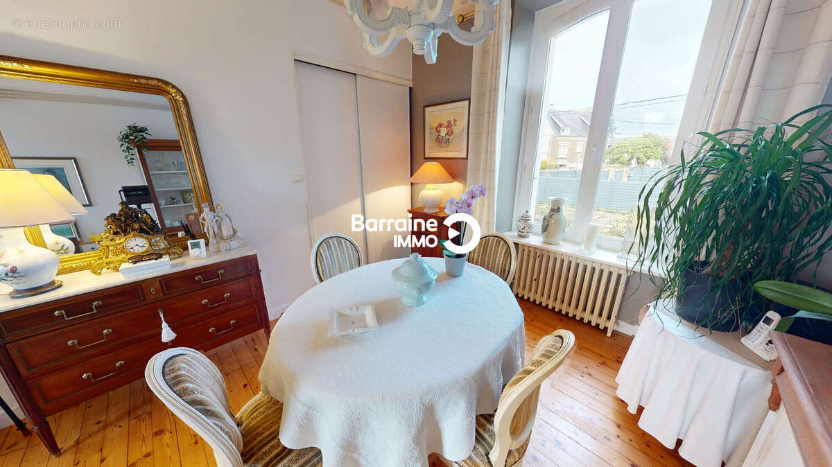 Maison à LE RELECQ-KERHUON