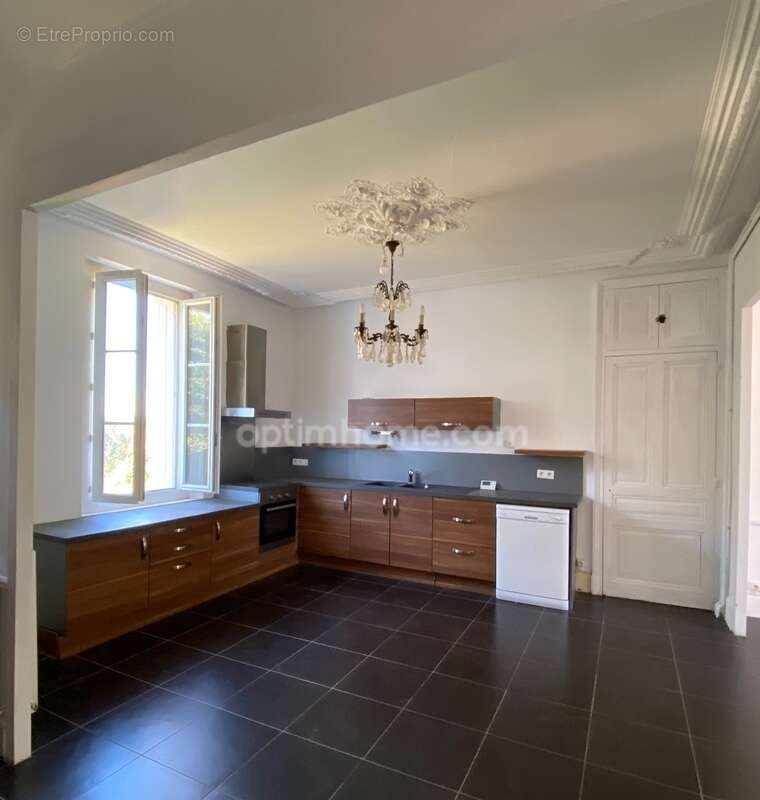 Maison à RUELLE-SUR-TOUVRE
