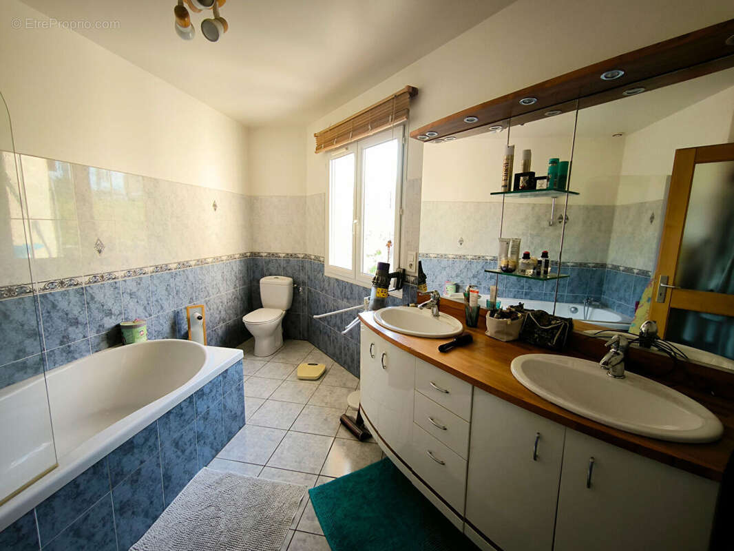 Jolie maison d'architecte face aux Pyrénées . 12910 M2 - photo 13