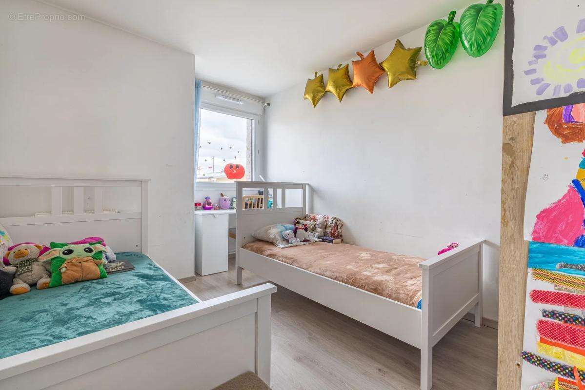 Appartement à LES PAVILLONS-SOUS-BOIS