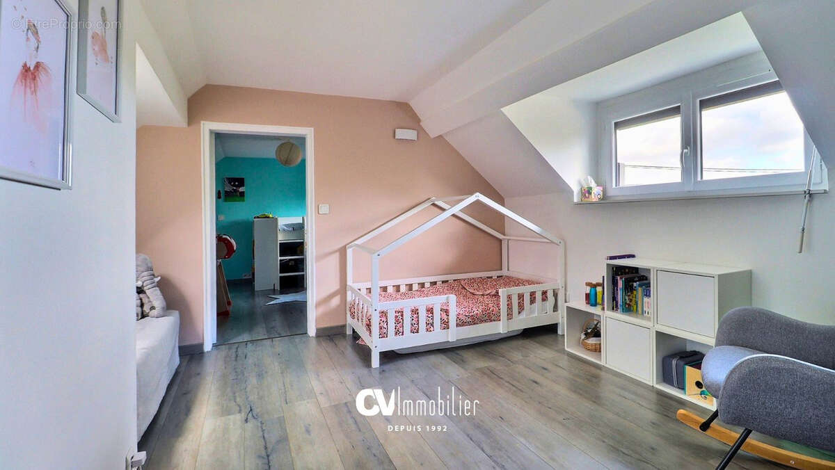 Maison à SAINT-ETIENNE-DU-VAUVRAY