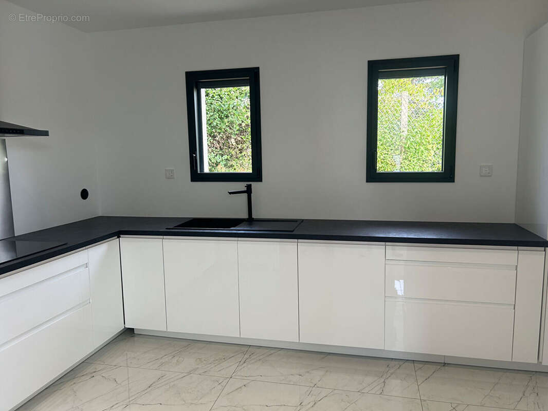 AULNAY-SUR-MAULDRE - Maison contemporaine neuve avec vue imprenable sur la vallée - photo 5