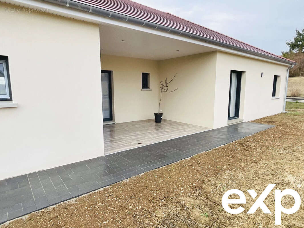 façade coté jardin  - Maison à MONTGUEUX