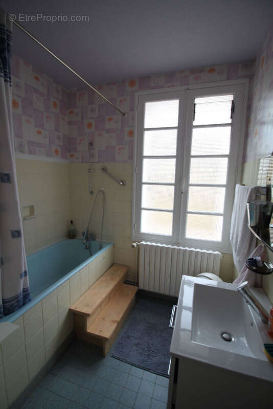 Maison à JAVERLHAC-ET-LA-CHAPELLE-SAINT-ROBERT