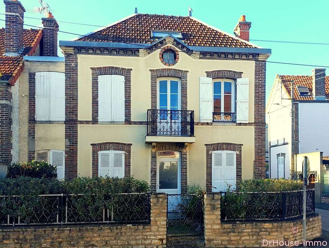 Maison à SAINTE-SAVINE