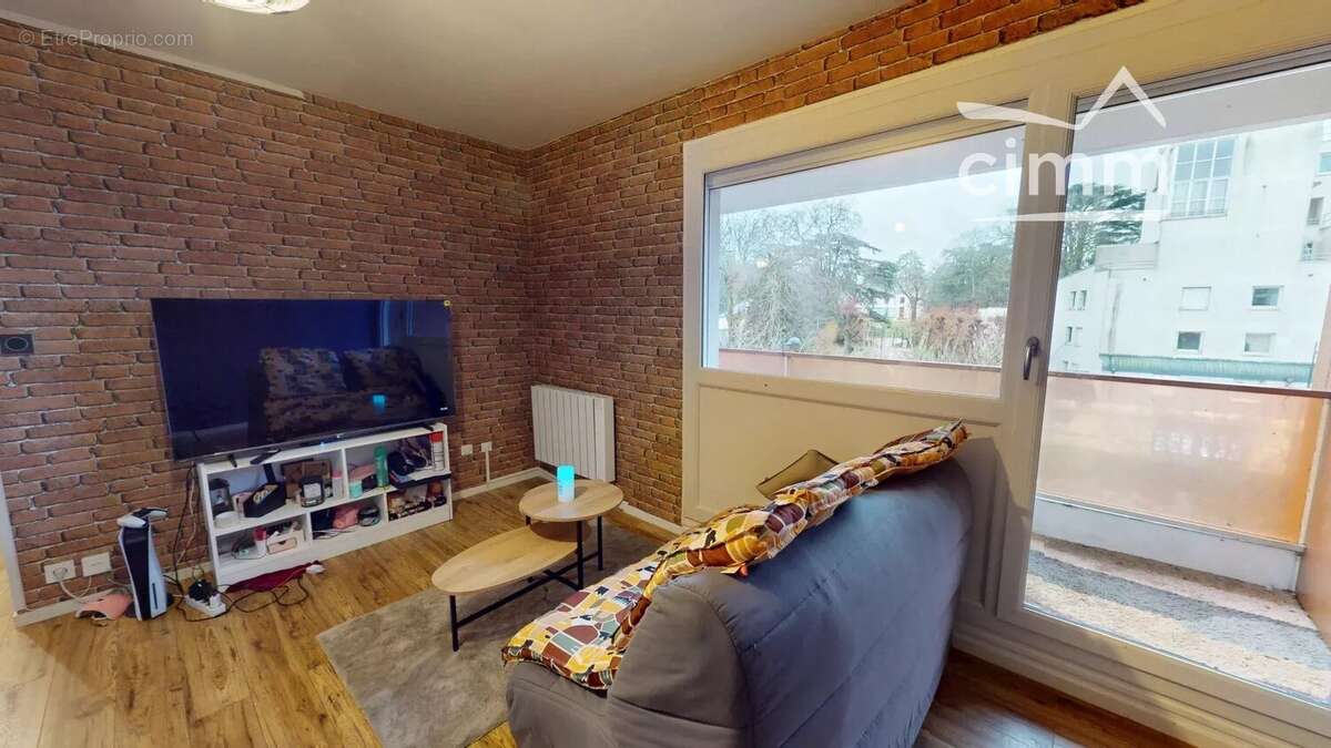 Appartement à SAINT-JEAN-DE-BRAYE