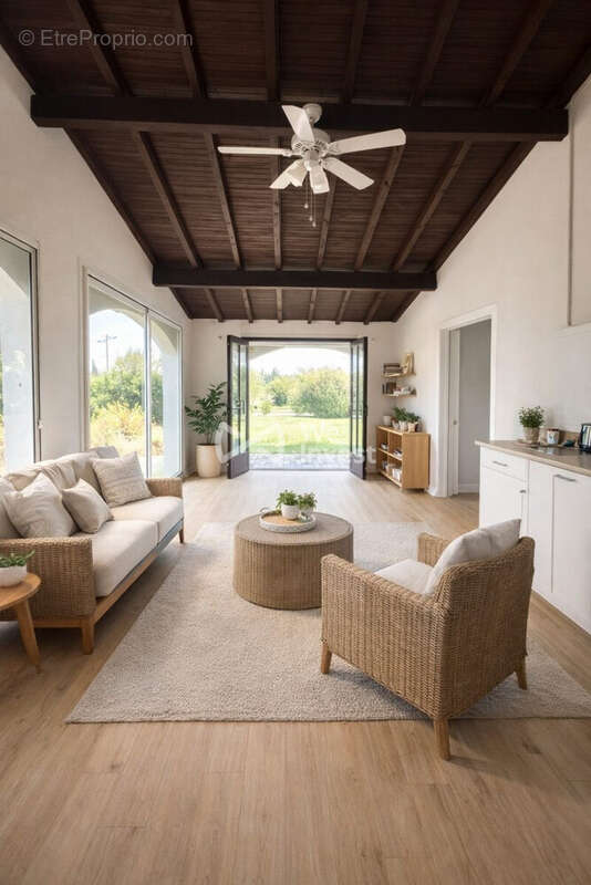 Maison à REYNIES