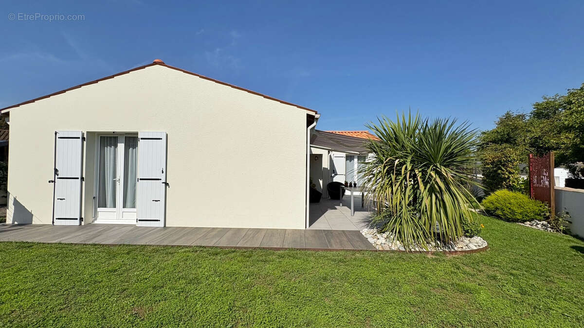 Maison à FRONTENAY-ROHAN-ROHAN