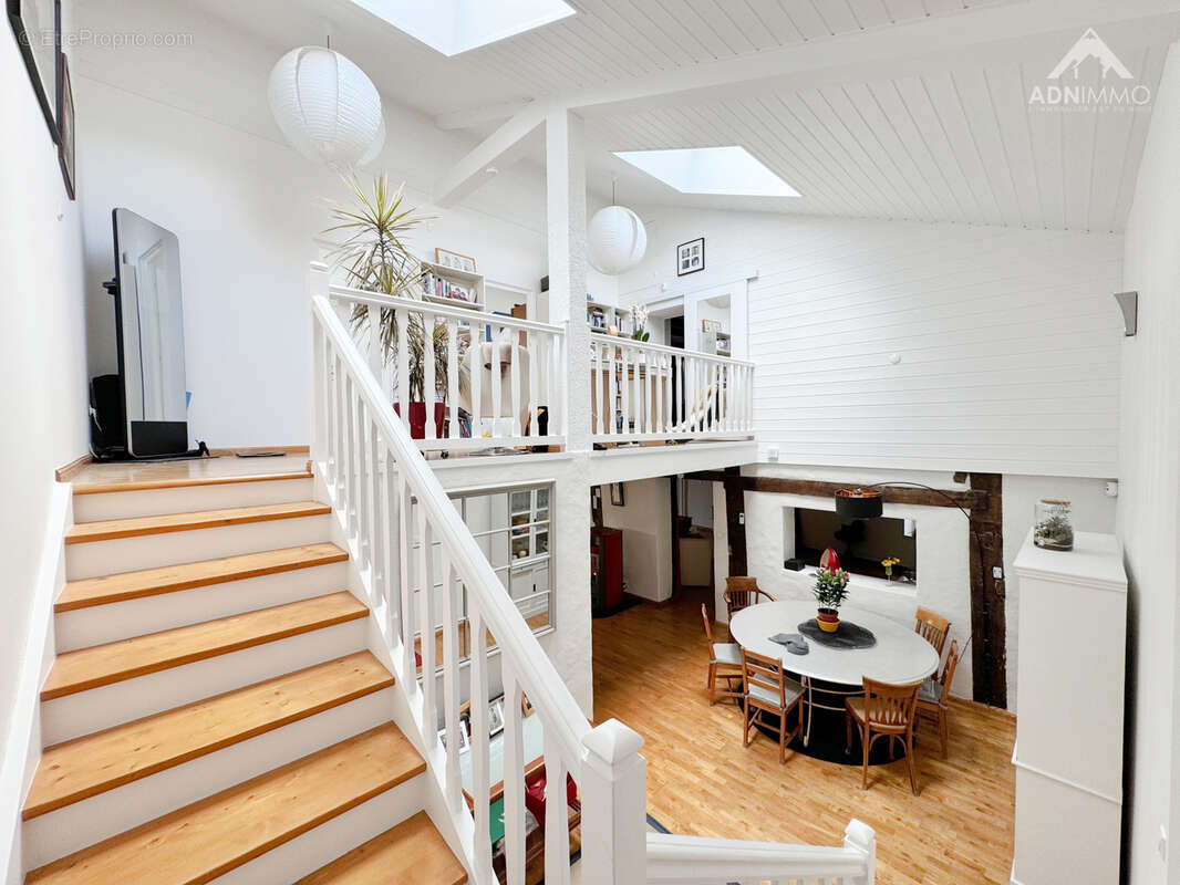 Maison à PERON
