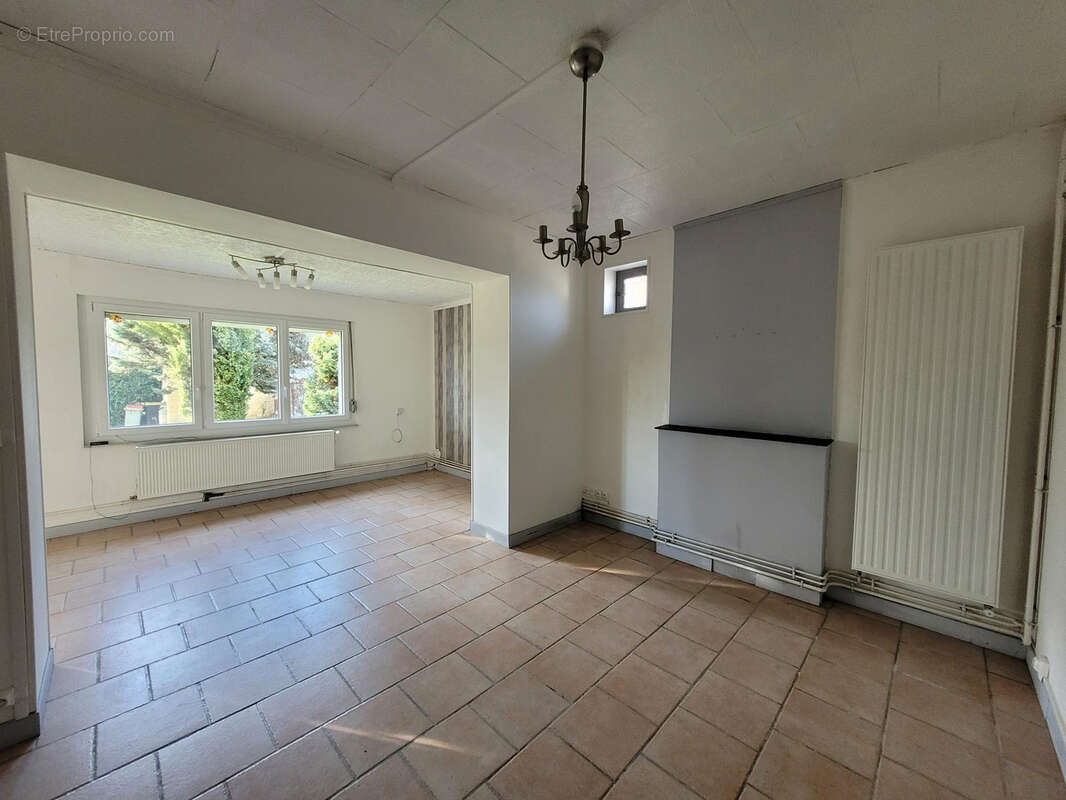 Maison à AVESNES-SUR-HELPE