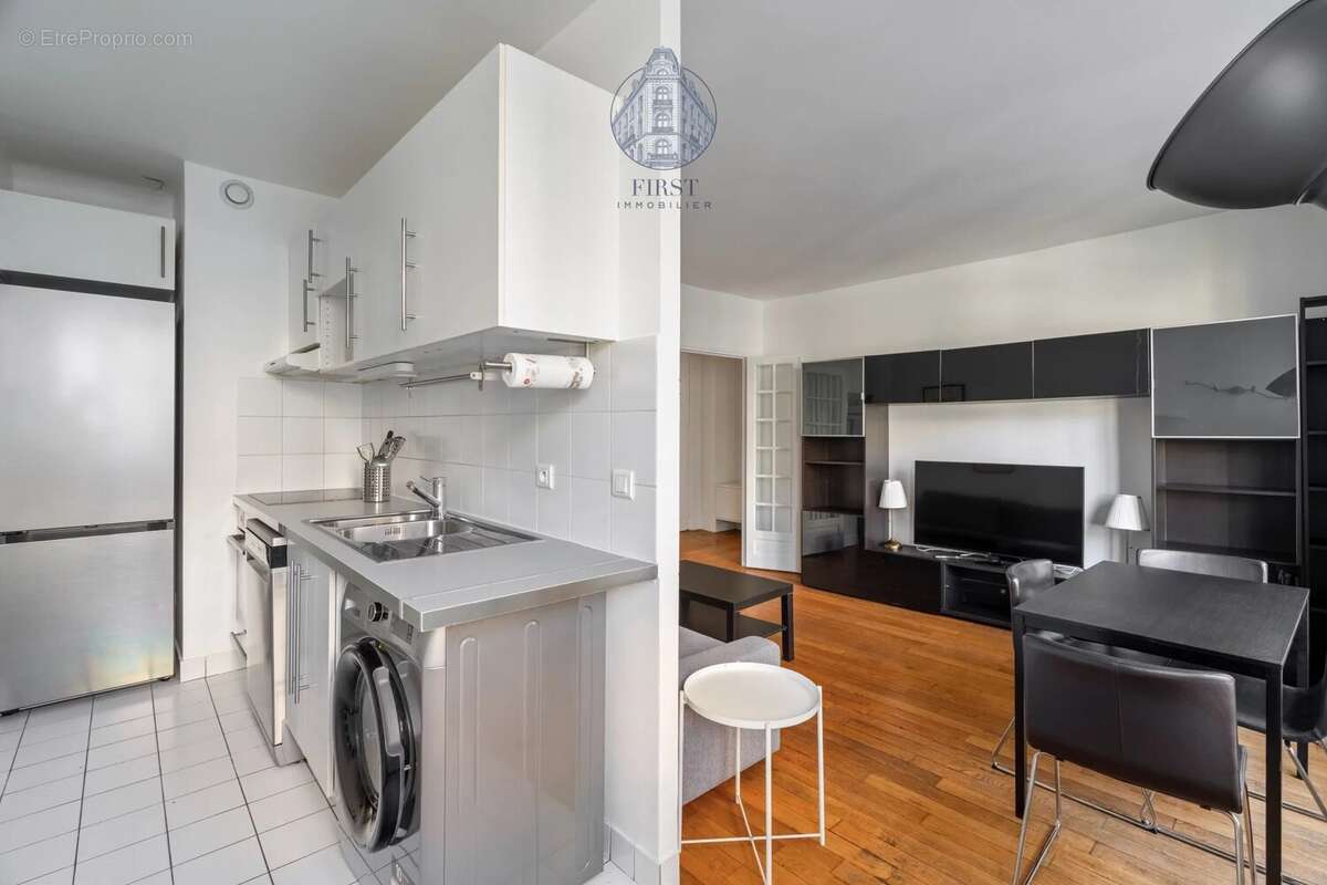 Appartement à PARIS-16E