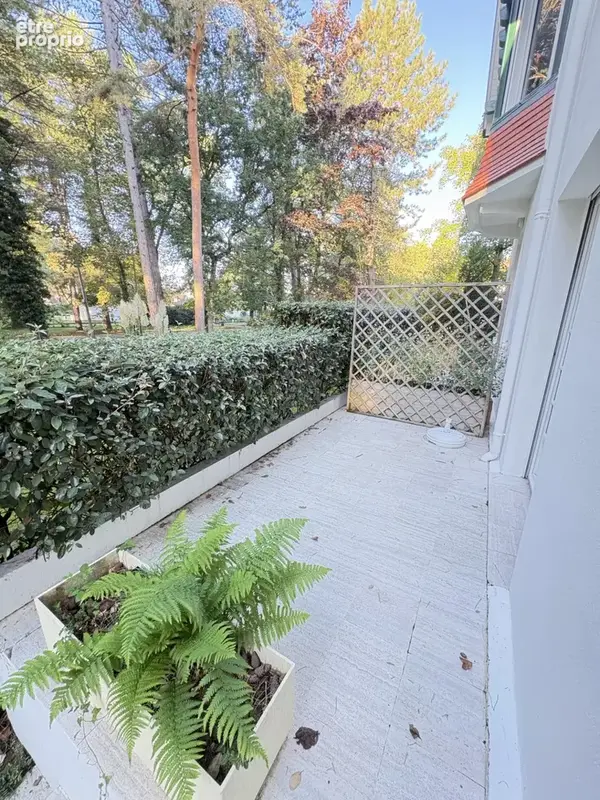 A deux pas du Palais des congrès dans une villa anglo-normande, beau studio avec terrasse et parking - photo 10