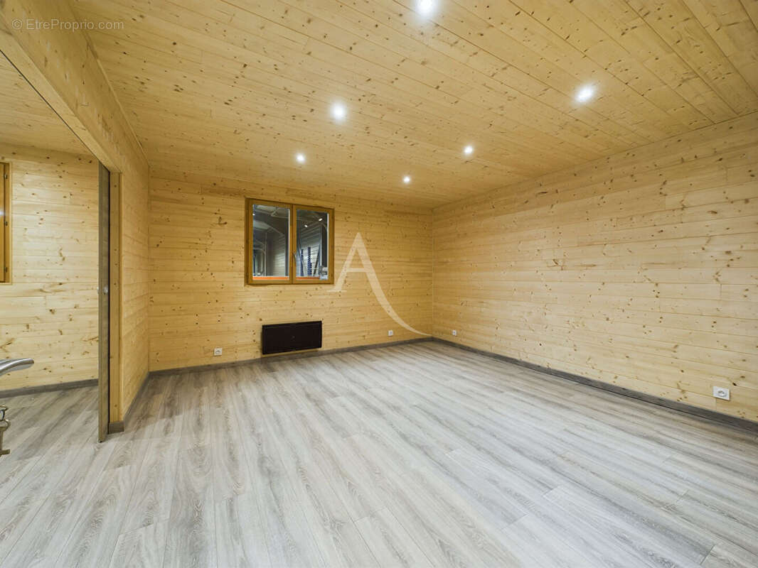 Commerce à LA BALME-DE-THUY