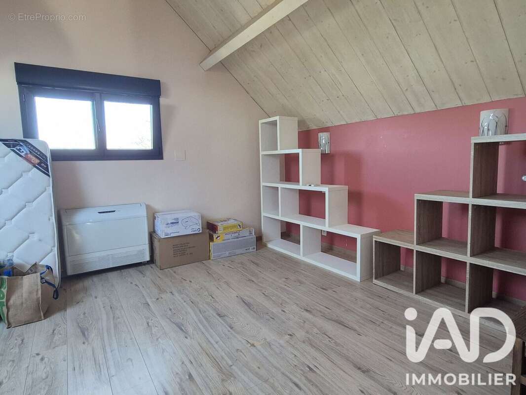 Maison 100 m² à Gelos  - photo 8