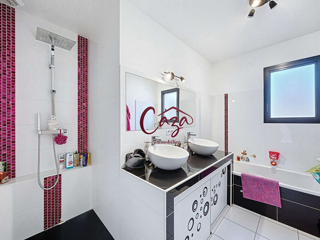 Maison à FARGUES-SAINT-HILAIRE