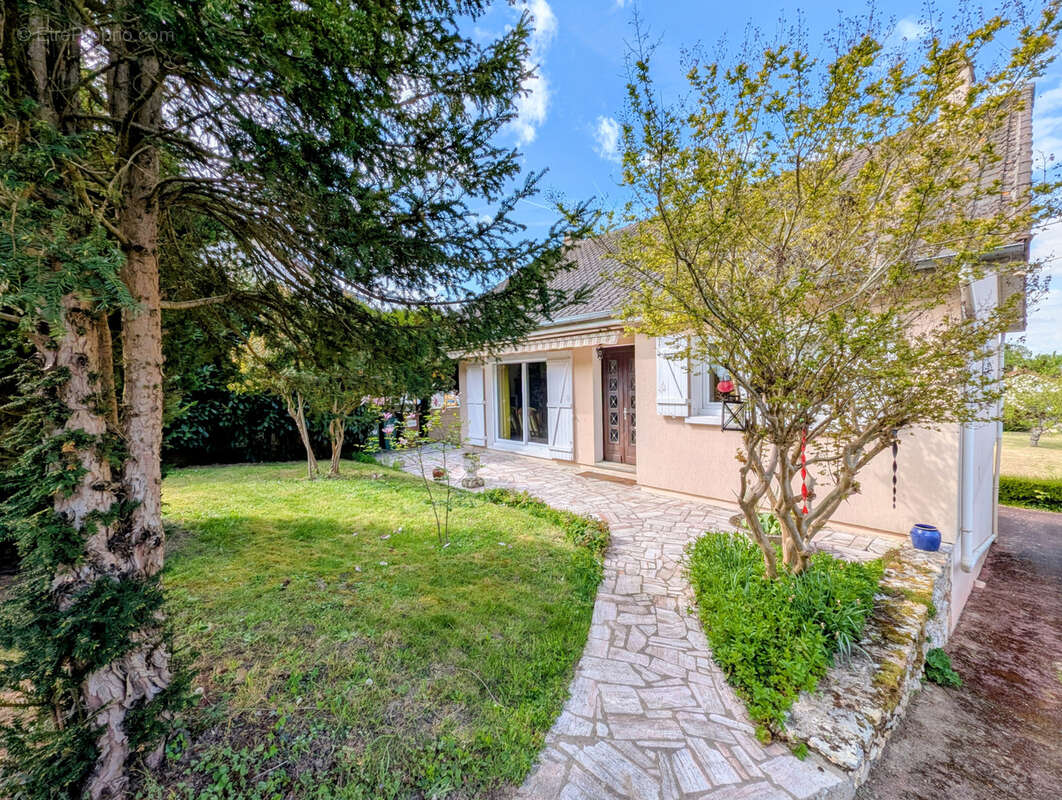 Maison à MONTFORT-L'AMAURY
