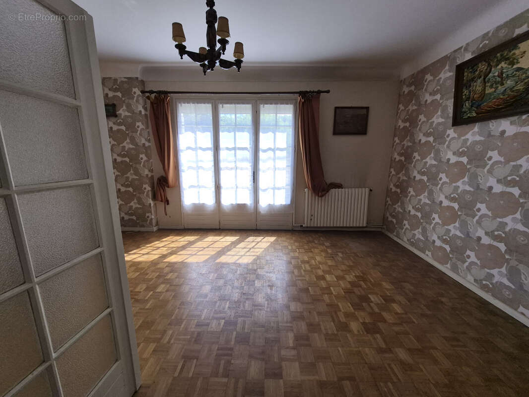 Maison avec dépendance et 2000 m2 terrain - photo 4