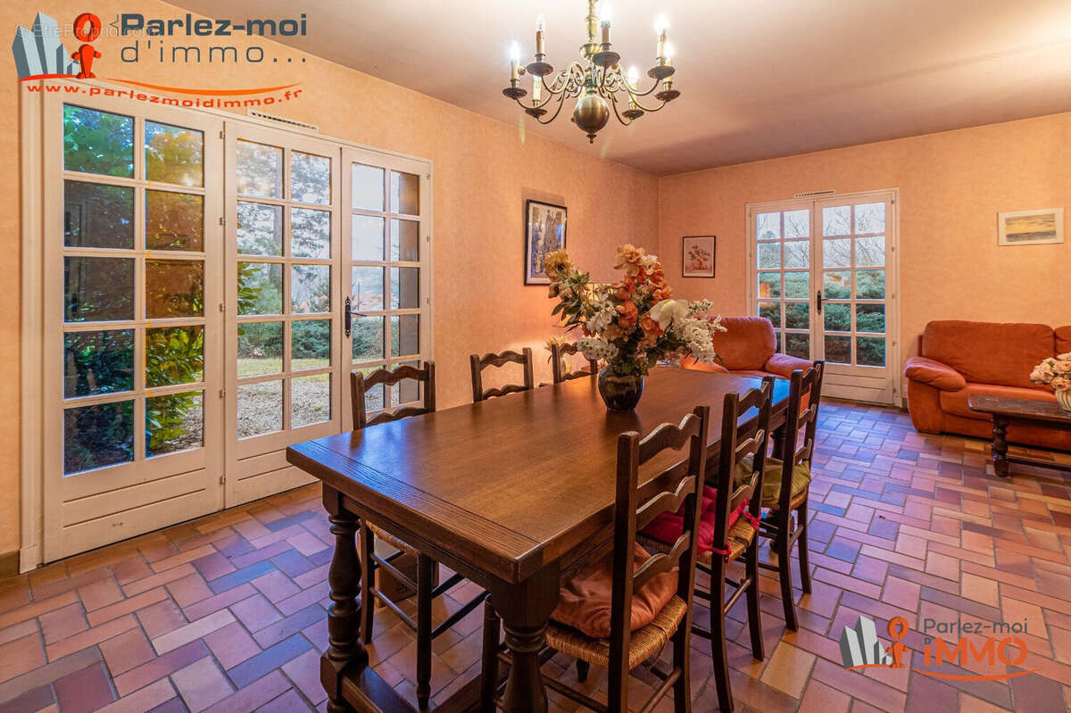 Maison à CHARBONNIERES-LES-BAINS