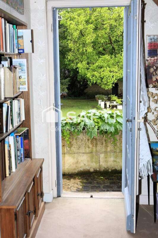 Maison 160 m² à La Chapelle-Sur-Loire  - photo 8