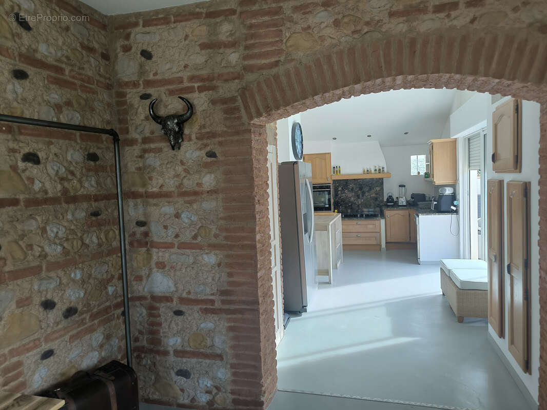 Maison à SAINT-LAURENT-DE-LA-SALANQUE