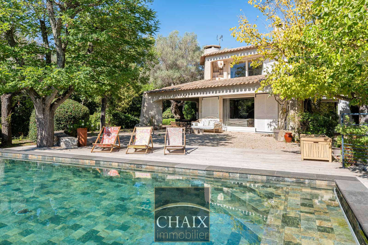 Villa d’architecte avec piscine balinaise à 1 km de la mer   Havre de paix à Sanary - photo 13