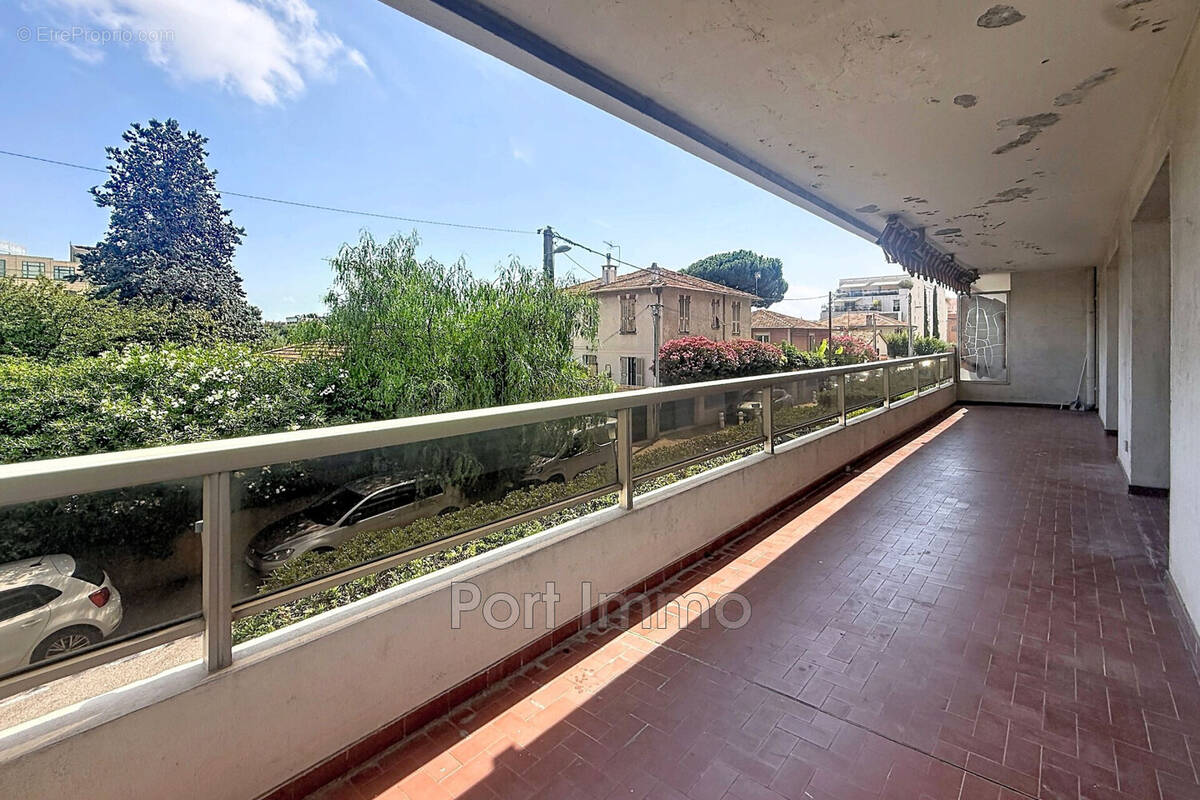 Appartement à SAINT-LAURENT-DU-VAR