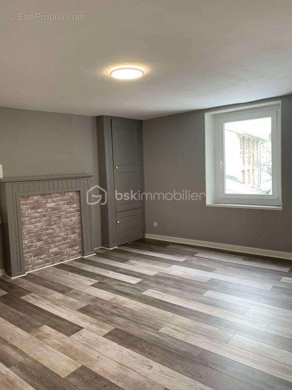 Immeuble  3 logements + garage – Partiellement rénové - photo 3