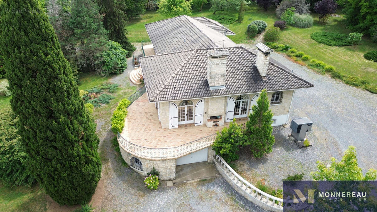 Belle maison en pierre avec grand terrain - photo 2