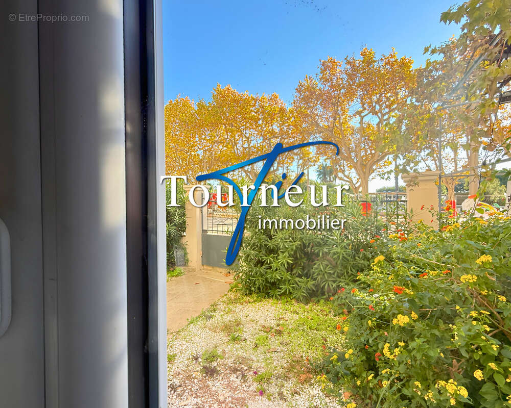 Commerce à SANARY-SUR-MER