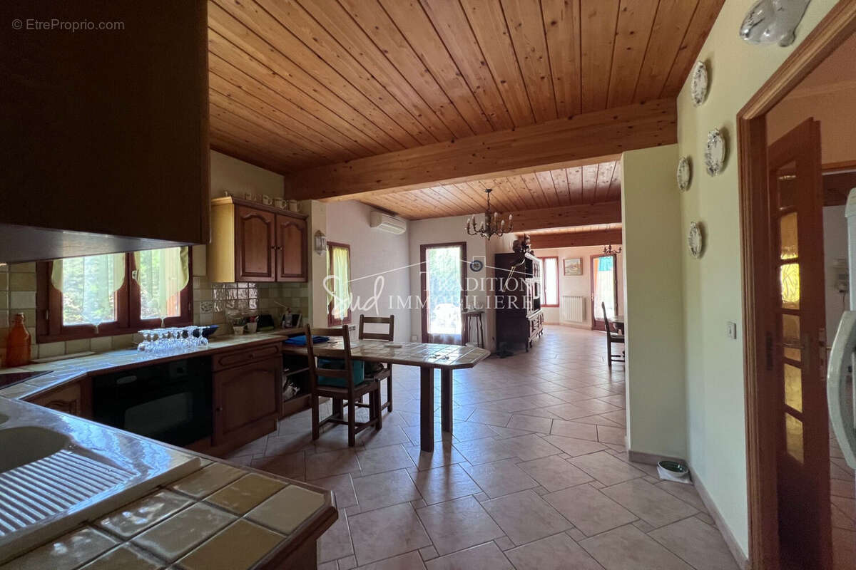 Maison 150 m² à Paradou  - photo 2