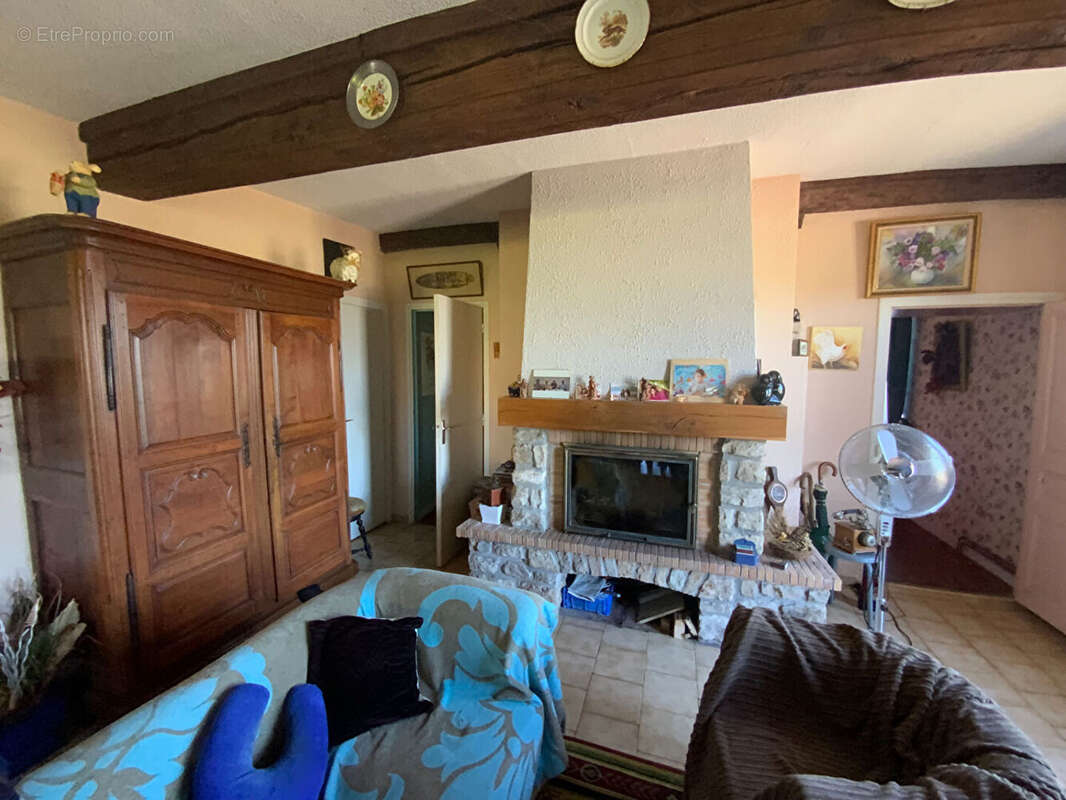 SAINT-EMILAND - Proche gare TGV - Maison de village de 139 m² hab. (3 chambres) avec dépendances (90 m²) - photo 3
