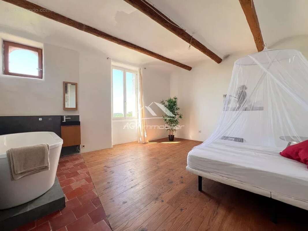 Appartement à VEZENOBRES