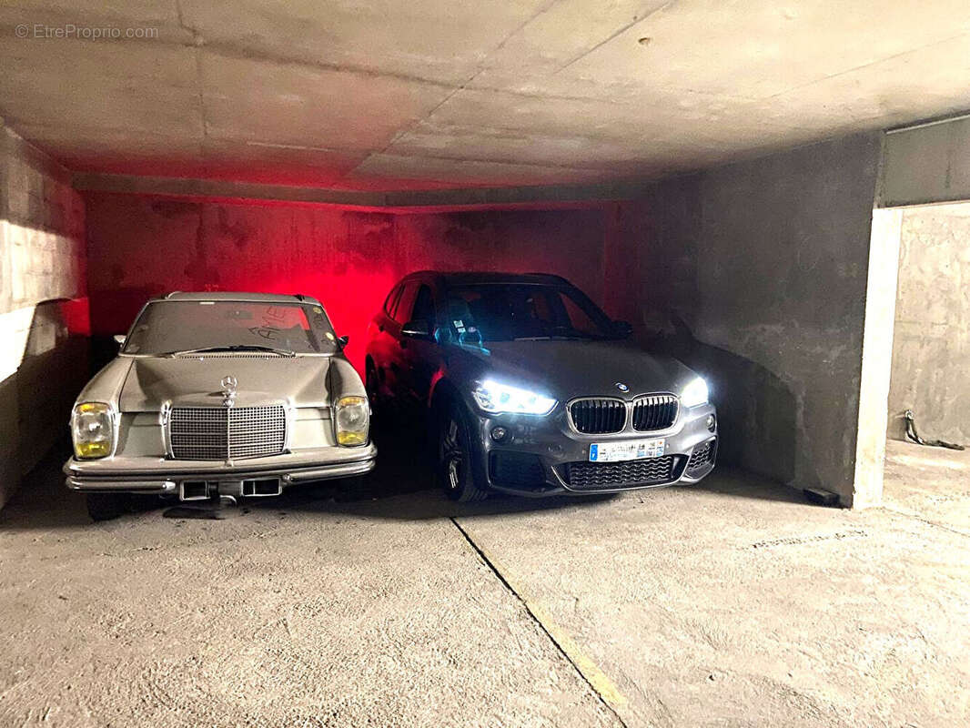 Parking à PARIS-11E