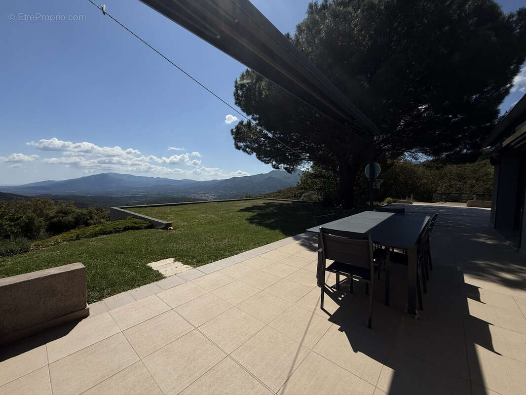 Rare propriete comtemporaine avec vue mer et nature preservee - photo 7