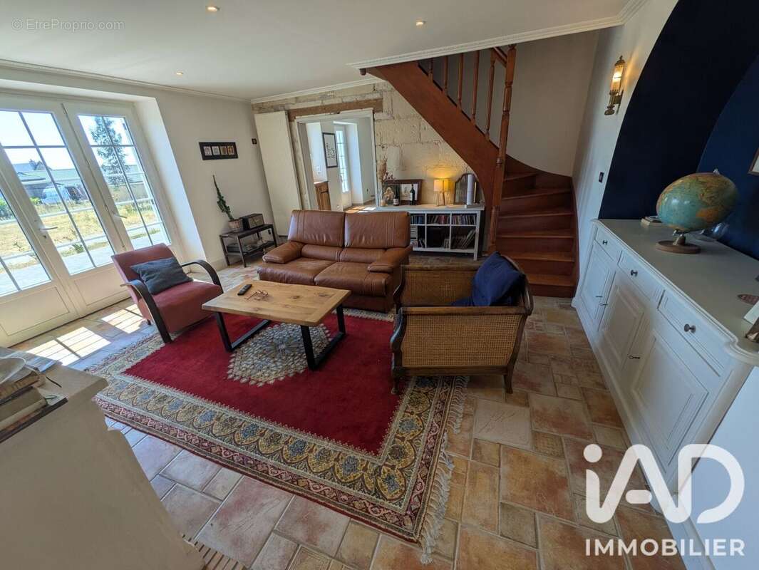 Maison 167 m² à Saint-Nicolas-De-Bourgueil  - photo 6
