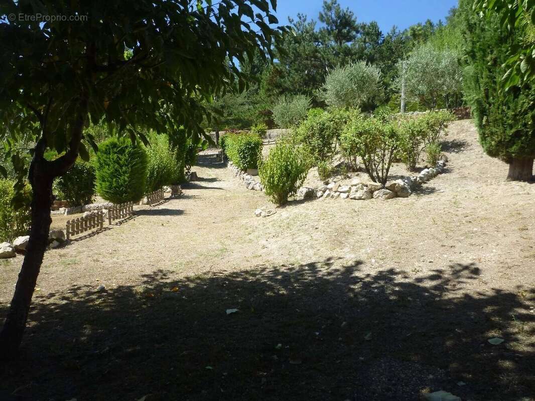 Maison à PUGET-THENIERS