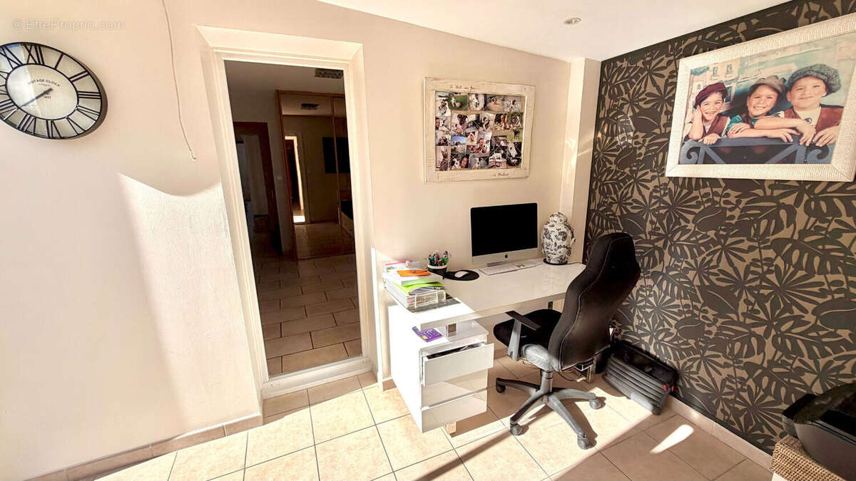 Maison à ENTRAIGUES-SUR-LA-SORGUE